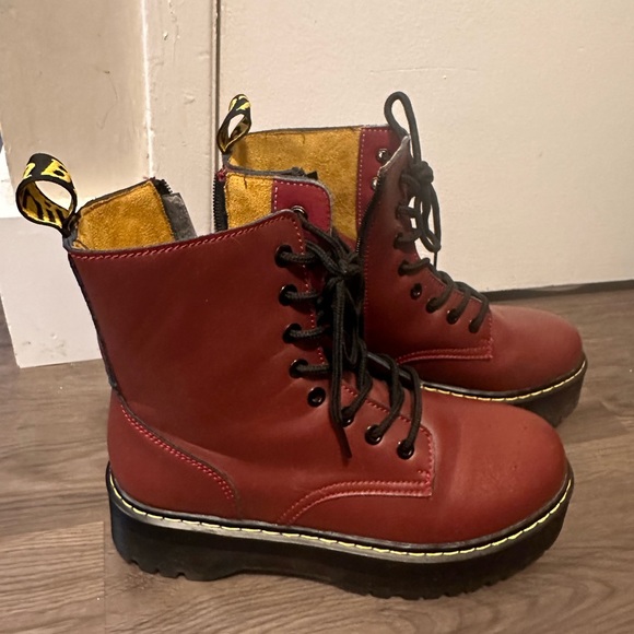 Maroon winter boots - Picture 4 of 4